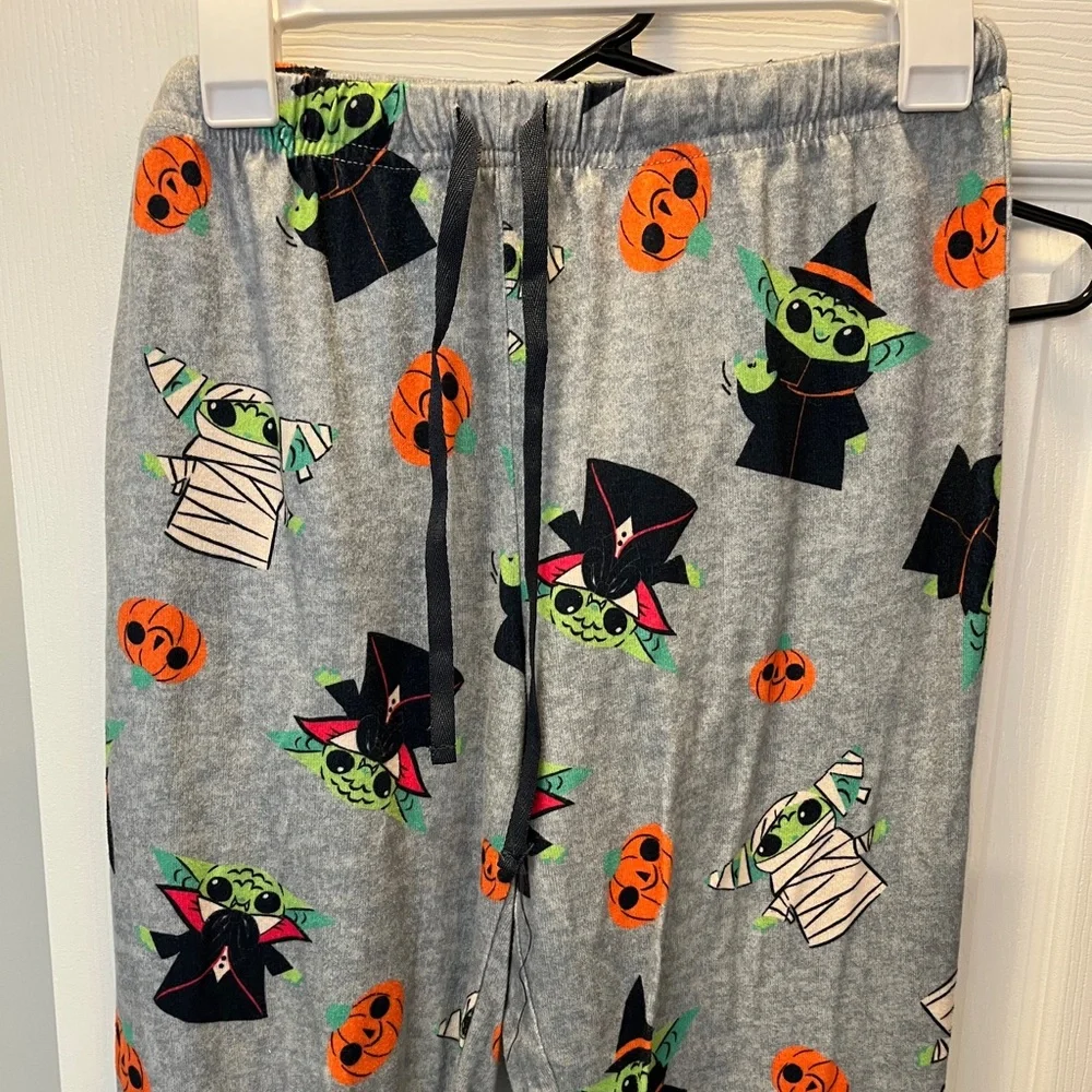 Boys youth size medium polyester drawstring Starwars Grogu Halloween sle…